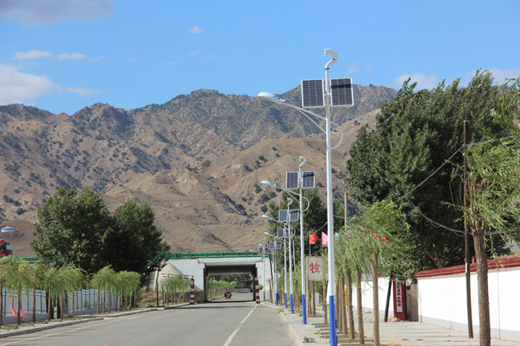 內(nèi)蒙馬頭太陽(yáng)能路燈